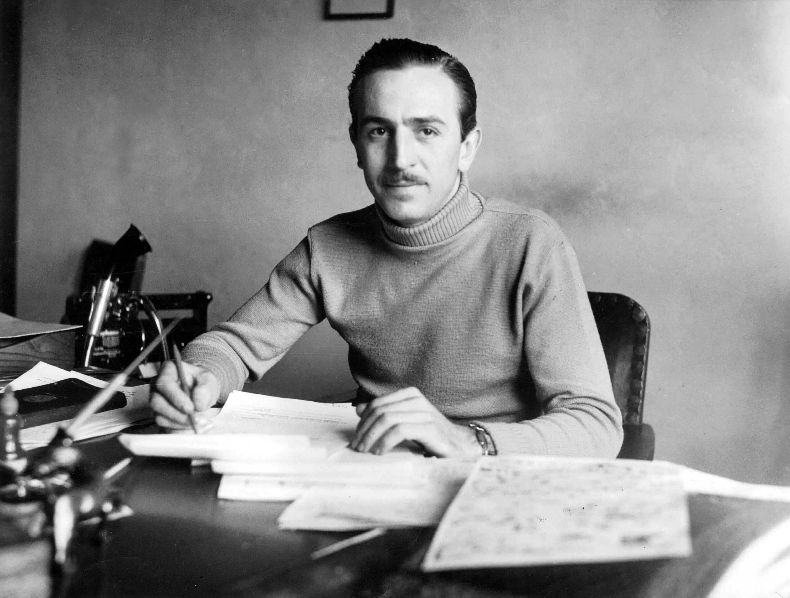 Walt Disney (Уолт Дисней). Уолт Дисней молодой. Уолт Дисней в молодости. Уолтер Элиас Дисней.