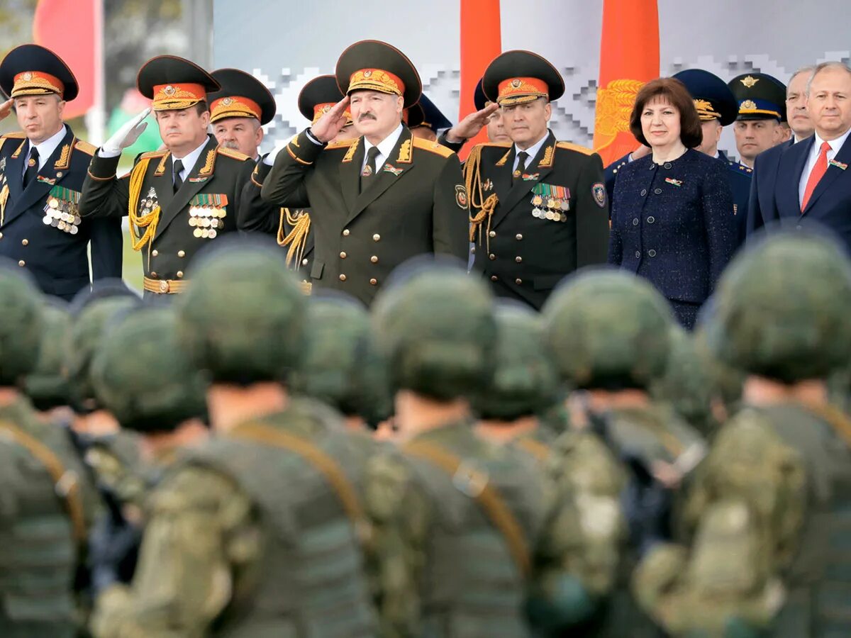 Парад 9 мая минск. Лукашенко на параде. дукашенкона парадев минске 9 мая. военный парад в белоруссии 2022.