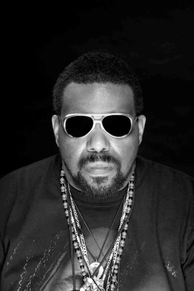 Afrika bambaataa. БУМБА Африка. Африка Бамбаата. DJ Африка Бамбата.