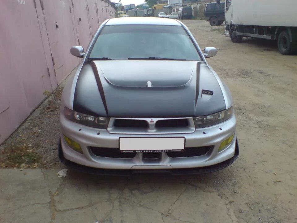Капот monster galant 8. Горбатый капот на галант 8. Капот митсубиси галант. Митсубиси галант 8. Капот мицубиси галант 8.