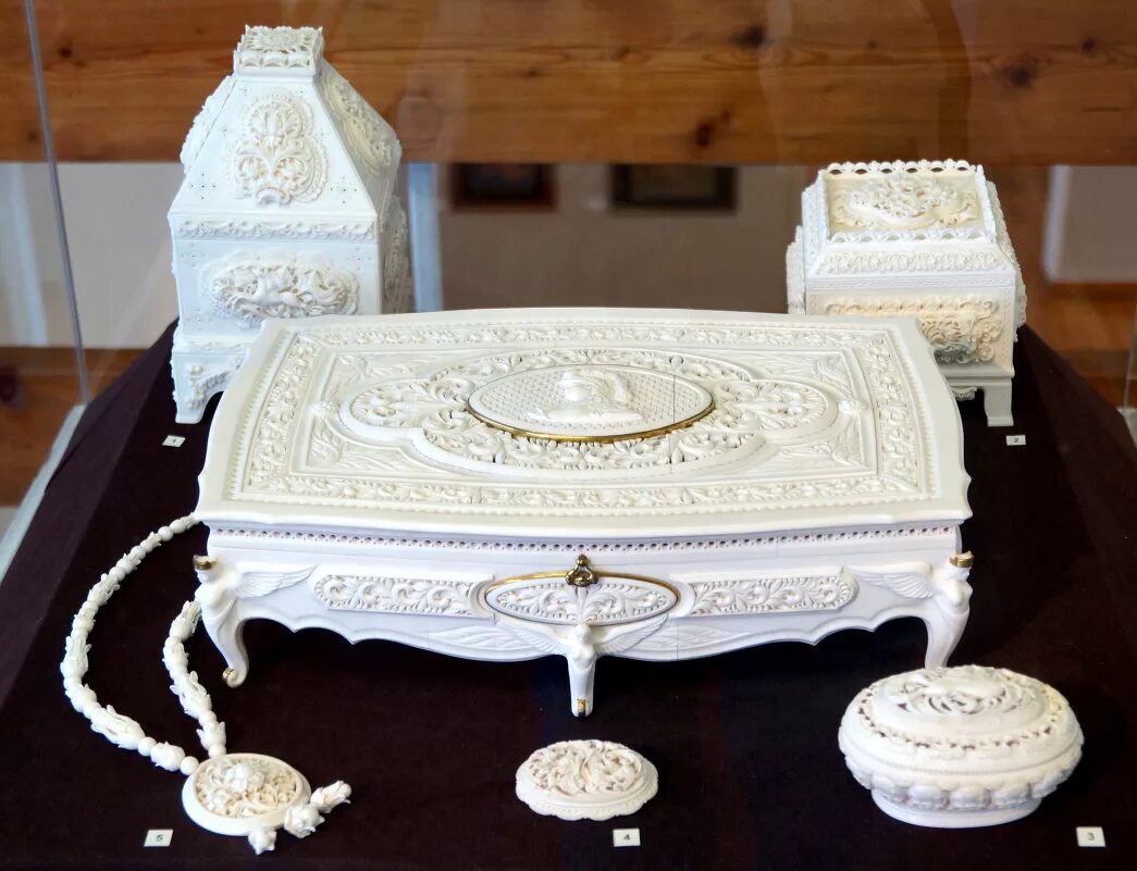 холмогорская резная кость гребень. холмогорский косторезный промысел. костяное кружево холмогоры. холмогорская резьба по кости 18 век. холмогорская резьба по кости - костяное кружево.