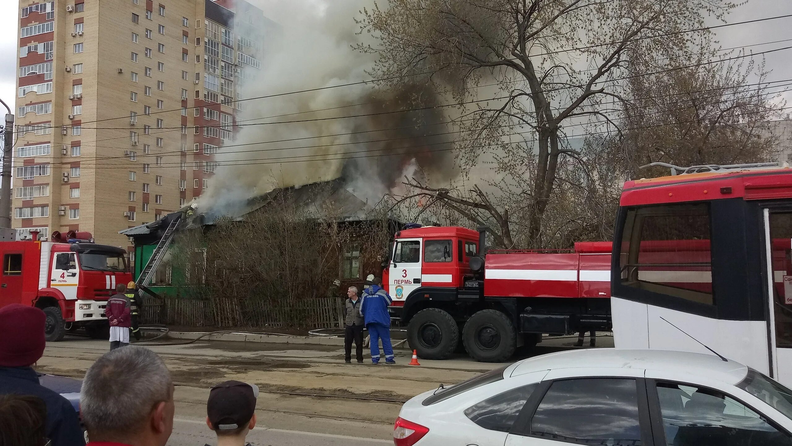 Сегодня 5 канал пермь. Пожар. Пожар на пороховом заводе Пермь. Пожар Пермь дом. Пожар на Пушкина.