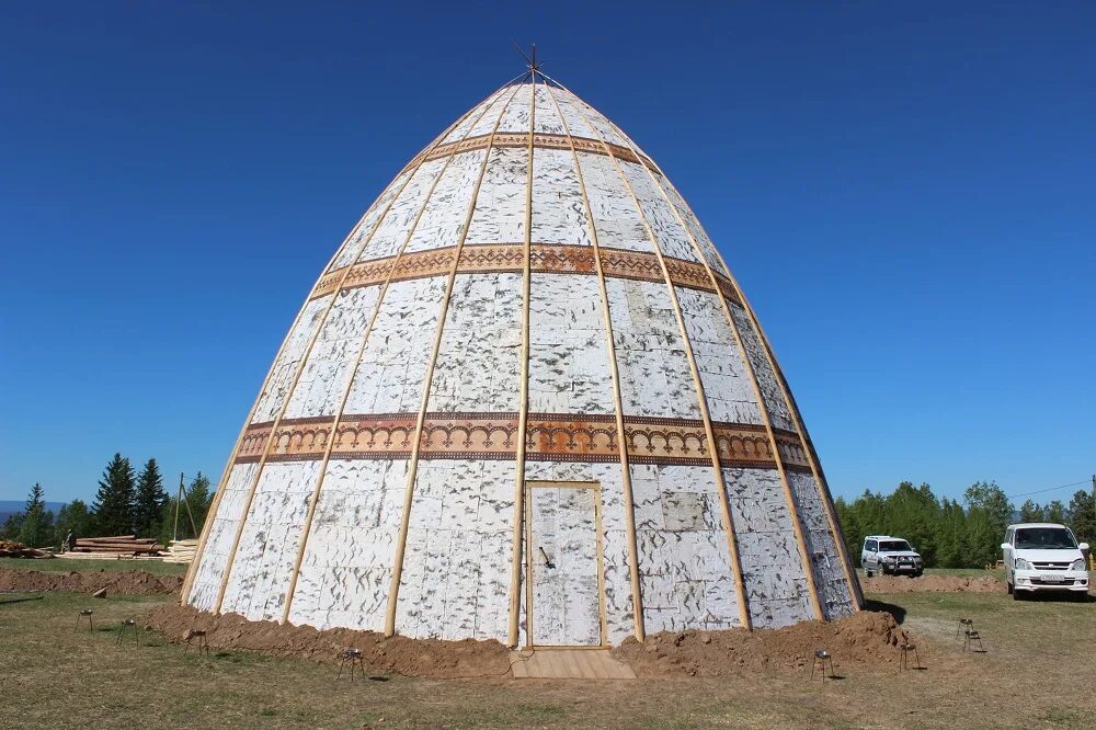 Ураса якутск. Якутская юрта ураса. Ураса жилище якутов. Ысыах ураса. Якутская берестяная ураса.