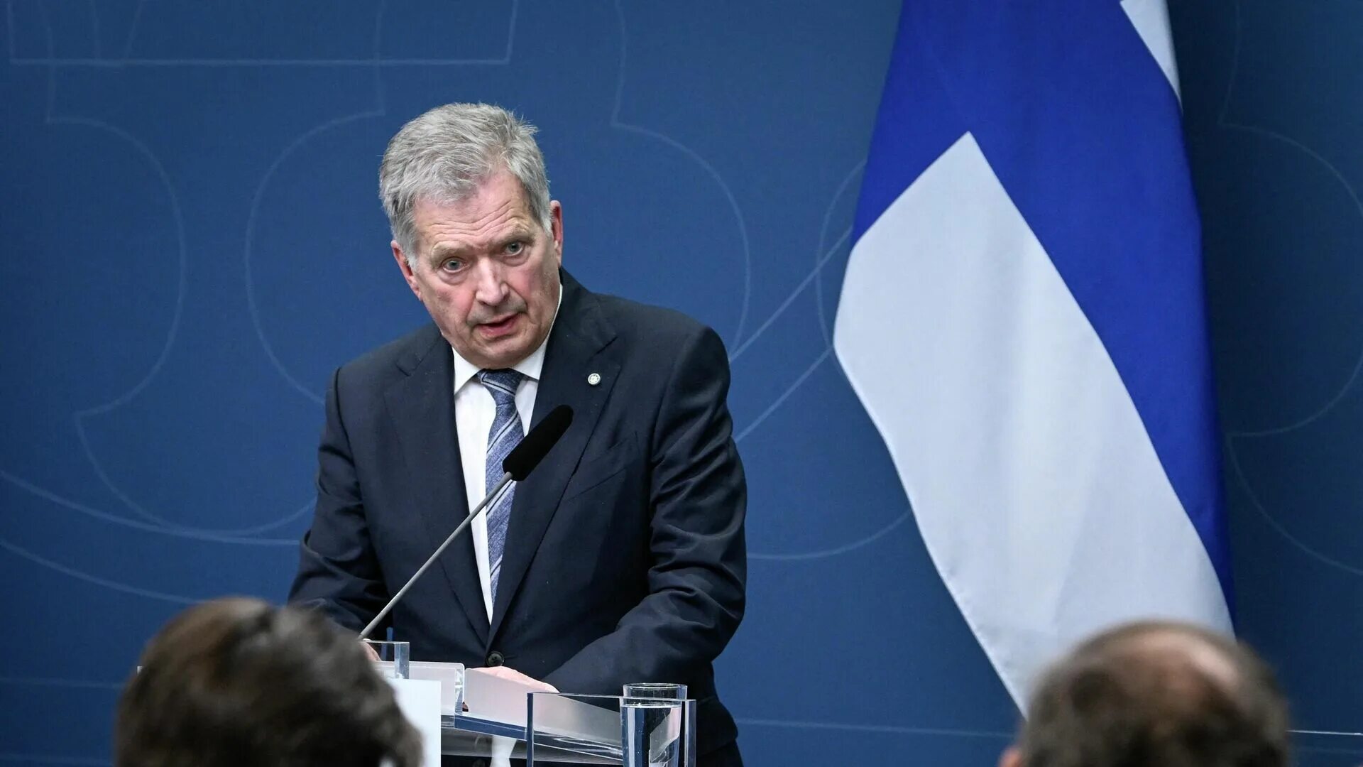 Финляндия новости на сегодня 2024. Финский политолог йохан бекман. Русские туристы в финляндии. Сборная финляндии по хоккею логотип. Сборная англии по футболу.