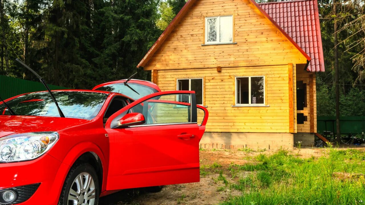Площадка для машины на даче. Авто дачные участки. Машина перед домом. Стоянка для авто на даче. Авто дачные участки.