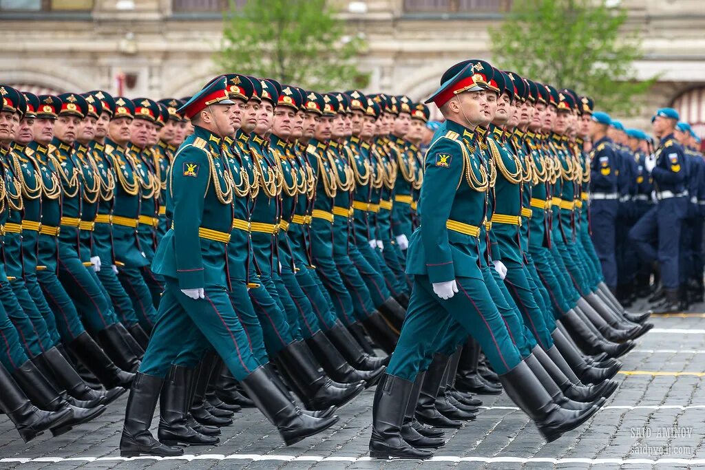 Парад войск в москве. Парад Победы. День Победы парад. Современный парад Победы. Строй солдат на параде.