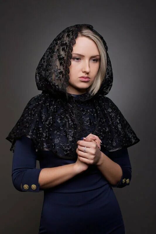 Черный кружевной платок. Черный платок на голову. Траурный платок на голову. Платок для храма черный.