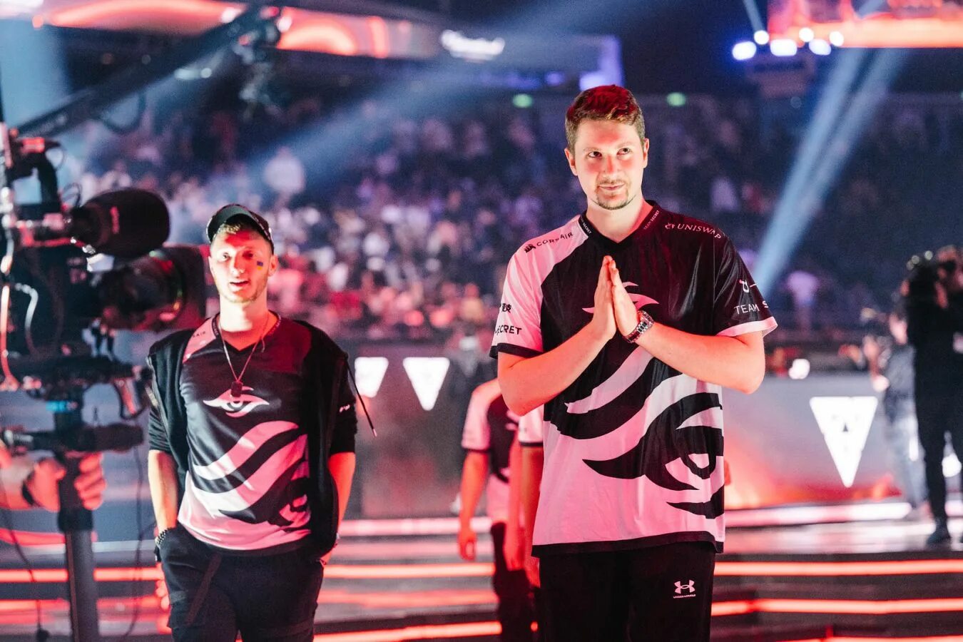 Ti9 сетка. 33 дота 2. Дота 2 гранд финал. Сетка интернешнл 2019. Дота 2 гранд финал.