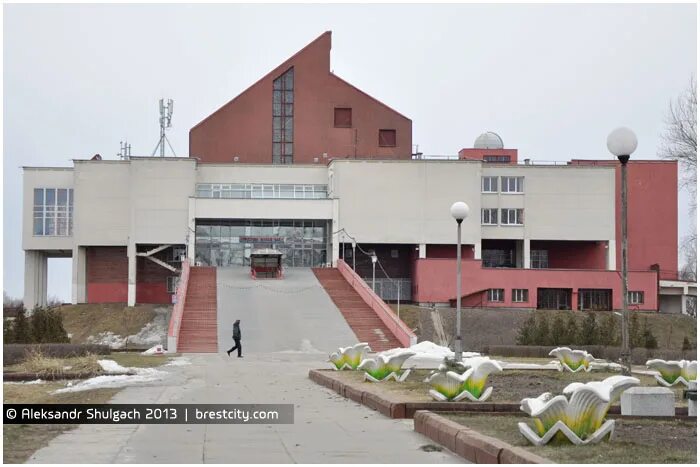 Центр молодежного творчества. Цмт брест фото. центр молодежного творчества брест. престиж в бресте цмт. цмт зимой брест.