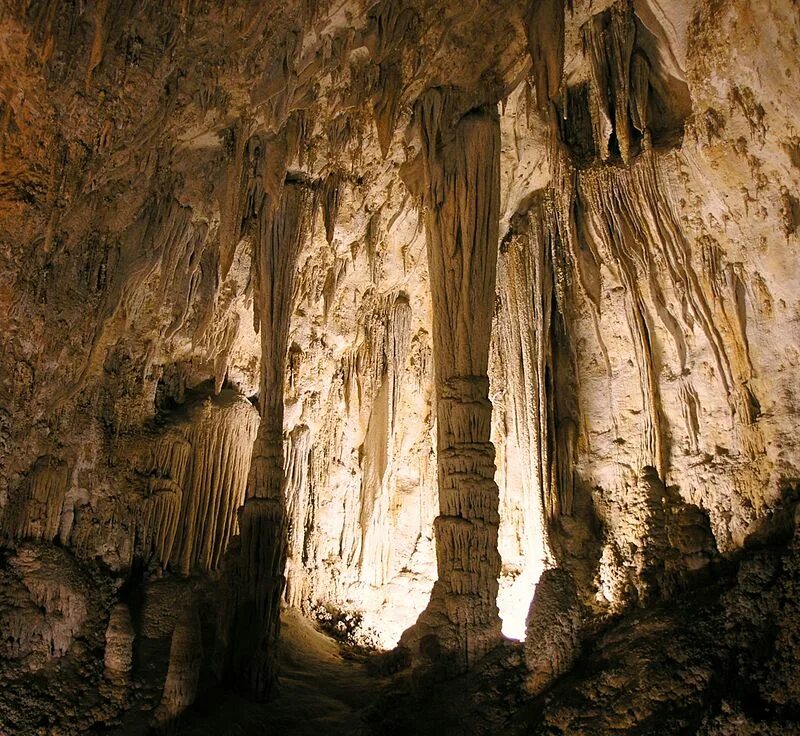 Cave v. Пещера АН-сюр-лес. Пещера АН сюр лес Бельгия. Карлсбадские пещеры. Каверна пещера.