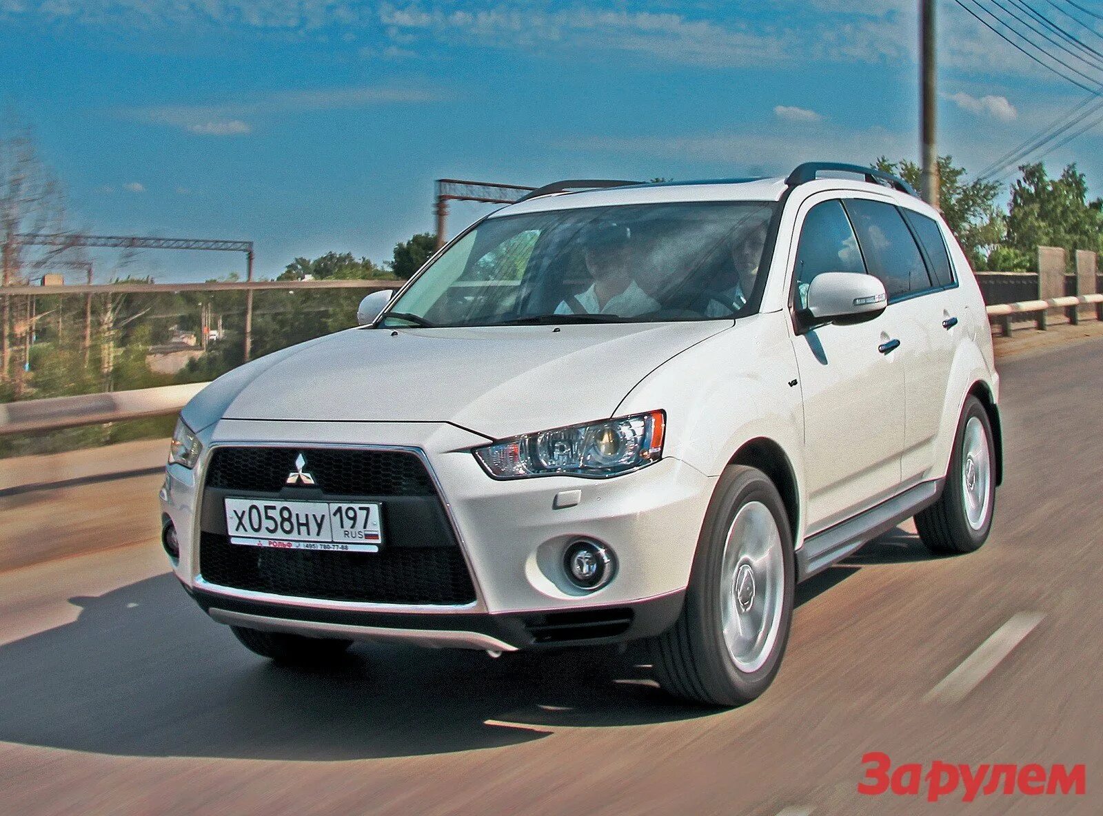 Купить mitsubishi в россии. Марки Митсубиси Аутлендер. Марка машины Mitsubishi Outlander. Mitsubishi Outlander 3.0. Митсубиси Аутлендер 1.