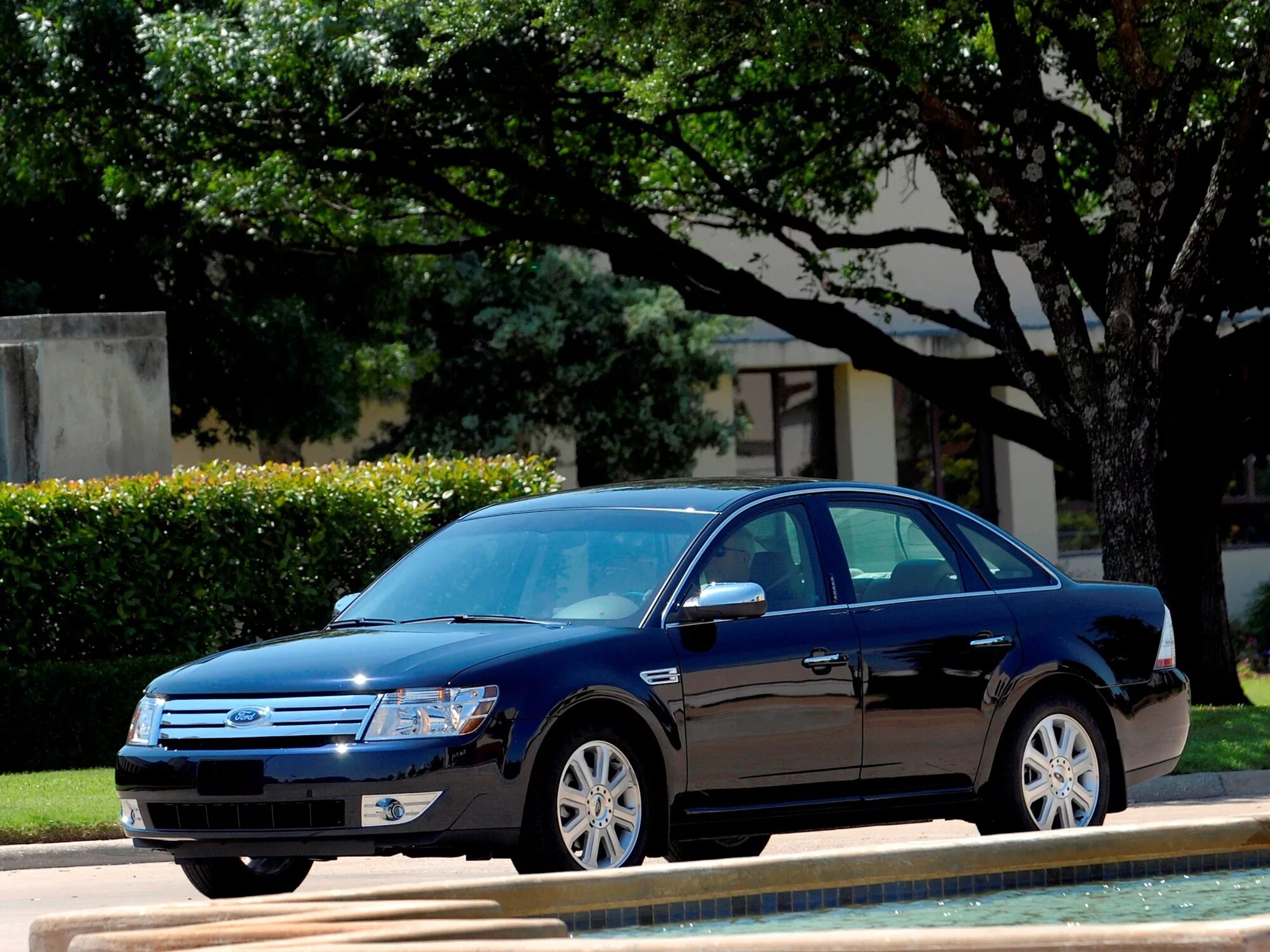 Dodge Avenger 2008 года выпуска для рынка Великобритании и Ирландии. Фото 1. VER