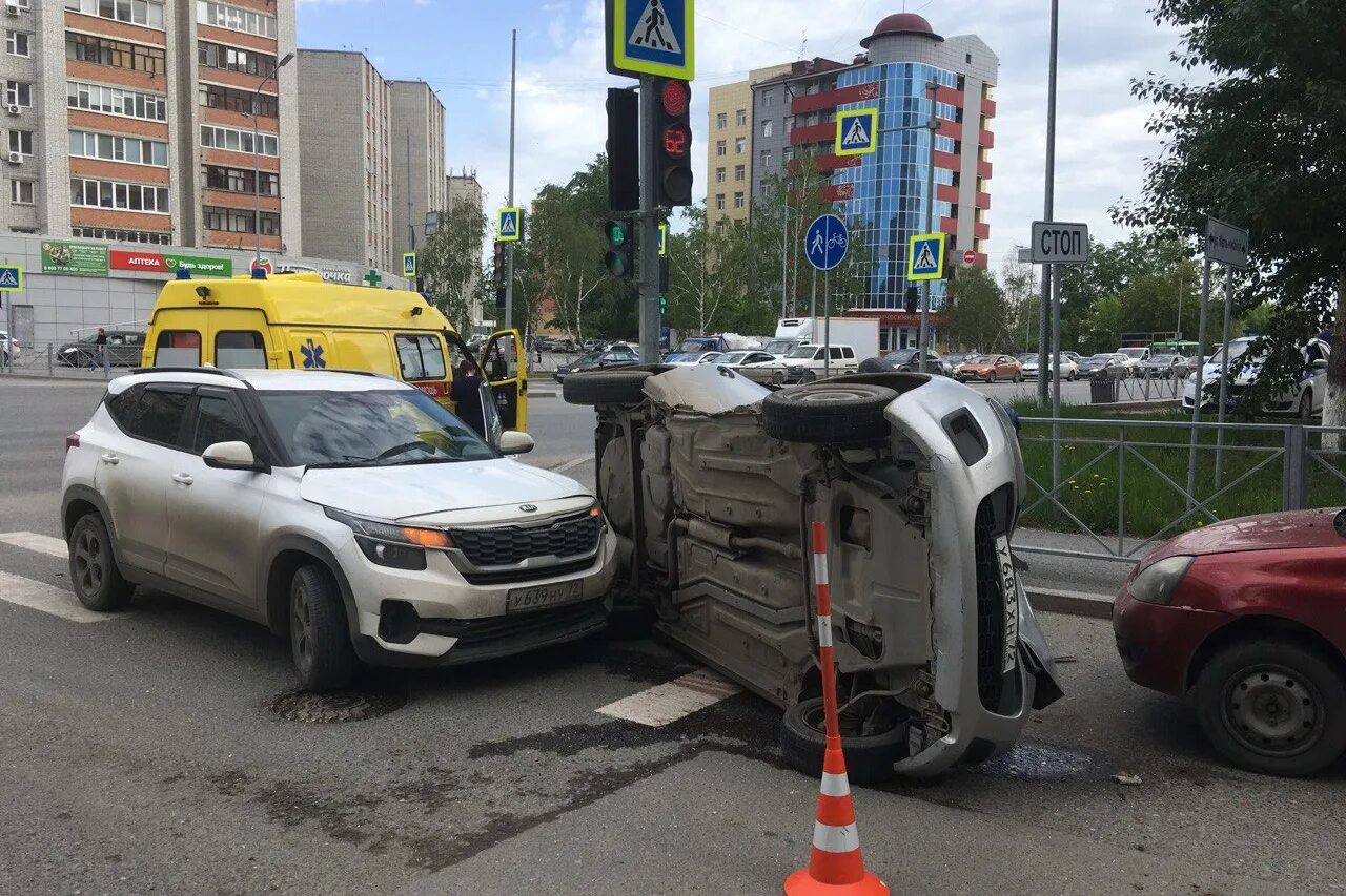 авария в центре тюмени. дтп в тюмени за последние сутки. дорожные происшествия в тюмени за сутки. сводка дтп в тюмени за последние. дорожные происшествия в тюмени.