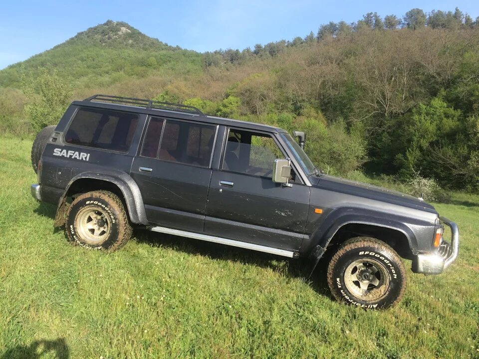 Ниссан сафари приморского края. Nissan Patrol 1995. Nissan Patrol Safari y60. Ниссан сафари 1995. Ниссан Патрол сафари 1990 года.