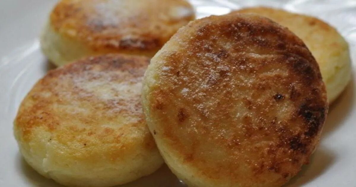 Творожники на сковороде. Воздушные сырники. Пышные сырники с манкой. Творожники с манкой. Нежные сырники с манкой и творогом.