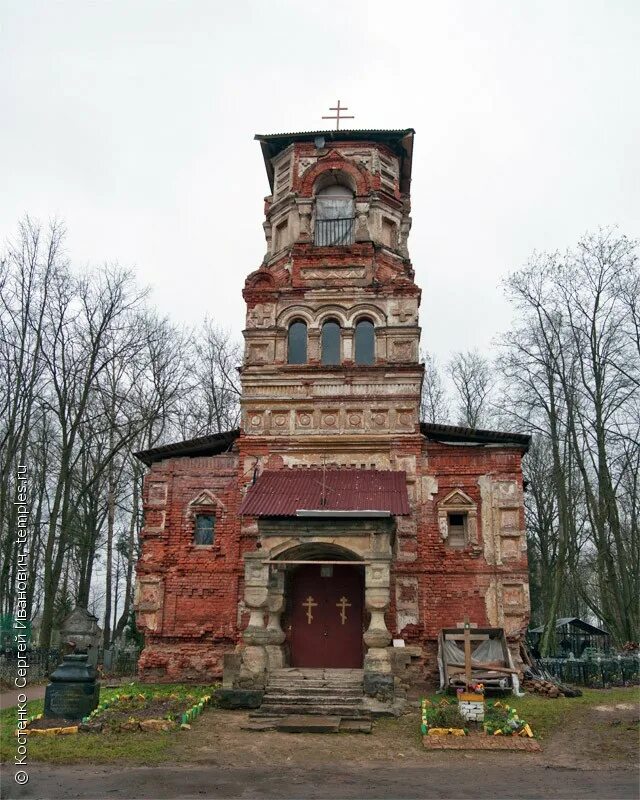 церковь мариенбург гатчина. храм всех святых гатчина. церковь на кладбище в гатчине. храм всех святых гатчина кладбище. мариенбург кладбищенская церковь.