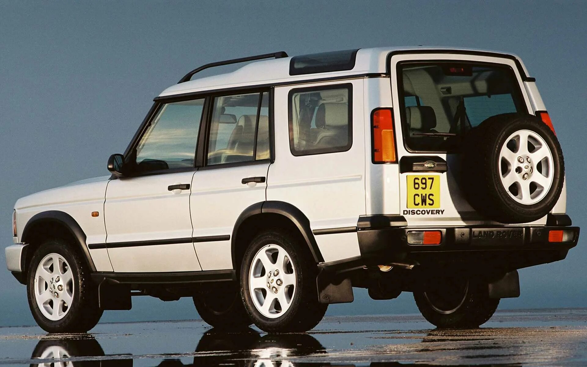 Ландж Ровер Дисковерт 2. Land Rover Discovery 2 1998. Ленд Ровер Дискавери 2 2004. Ленд Ровер Дискавери 2002. Ленд ровер дискавери характеристики