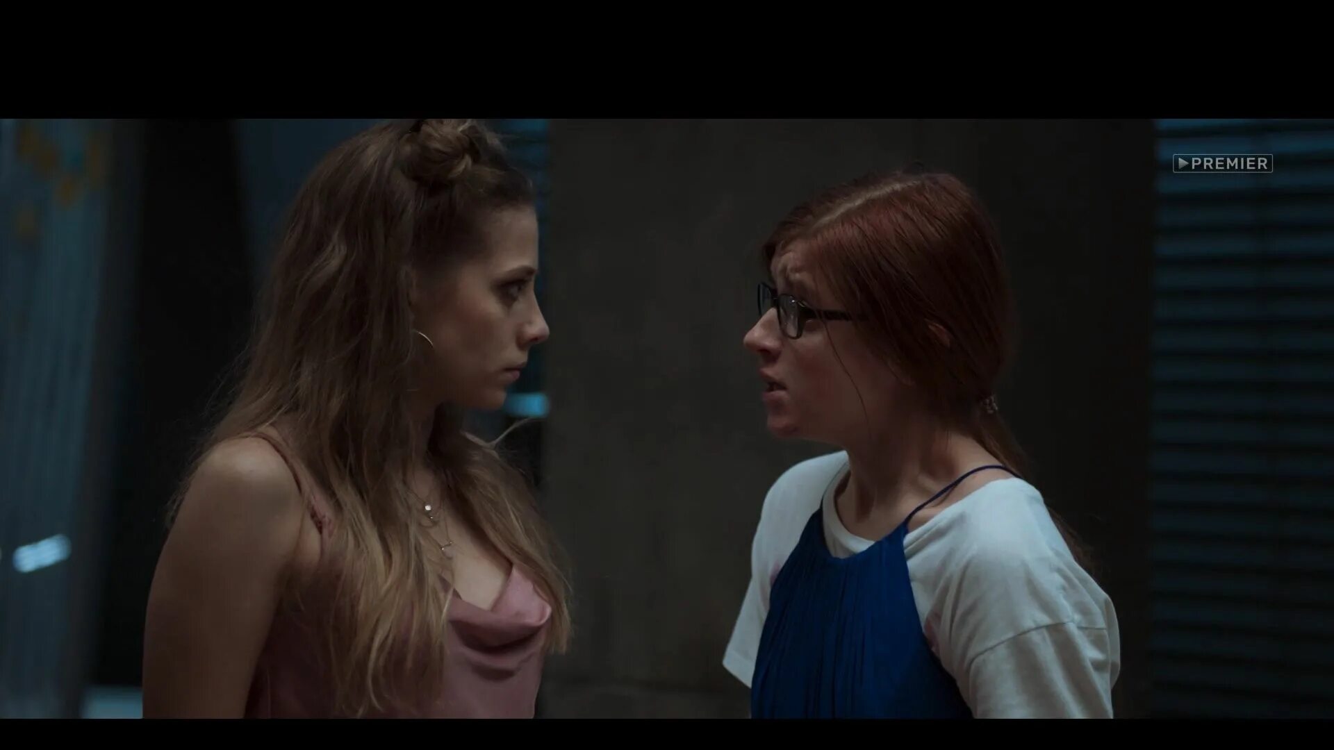 Колл центр тнт. Девушка оператор. Колл центр. Колл-центр сериал 2 сезон. Девушка колл центр.