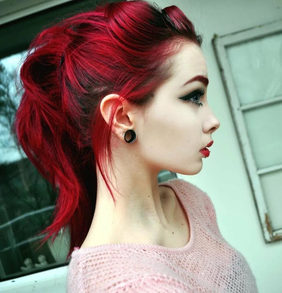 Фуксия шок manic. Губы эстетика. Красное внутри у девочки. Девушка внутри мешка. Vw new beetle салон.