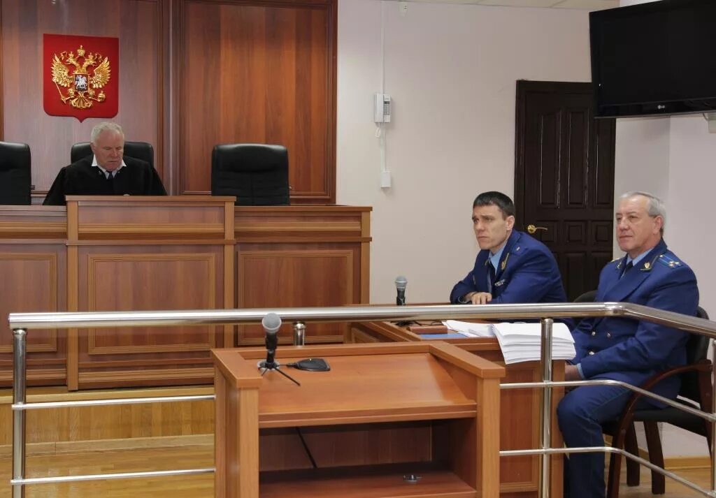 государственный обвинитель в суде. прокурор в суде. прокурор в суде. государственного обвинителя от обвинения. прокурор в судебном заседании.