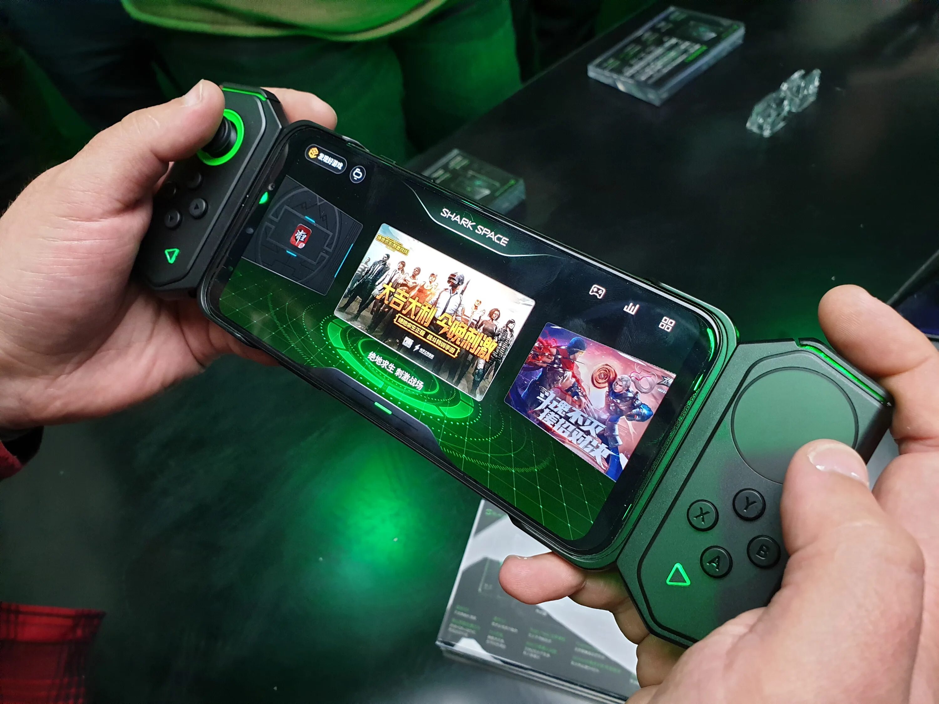 Игровой смартфон Xiaomi Black Shark 2. Xiaomi Black Shark 2 Pro. Сяоми Блэк Шарк 2. Смартфон Блэк Шарк.