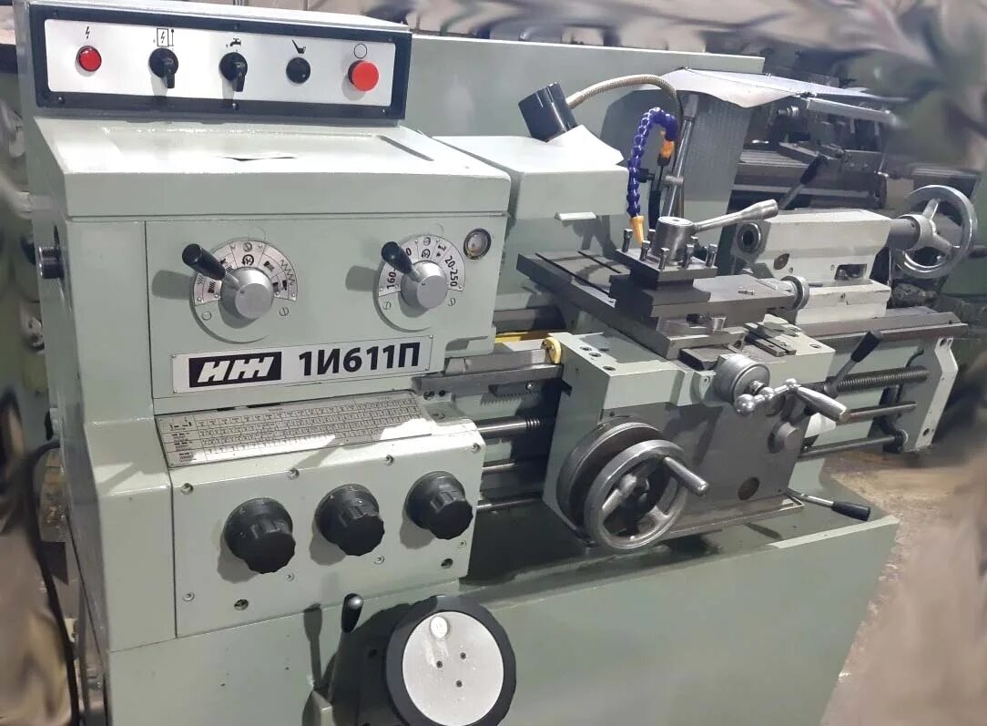 Характеристики станка 1и611п. 1и611п токарный станок. Станок иж 1и611п. Иж 611 токарный станок. Станок токарно-винторезный иж 1и611п.