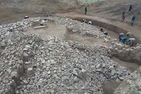 Шілікті және бесшатыр патша қорғандары