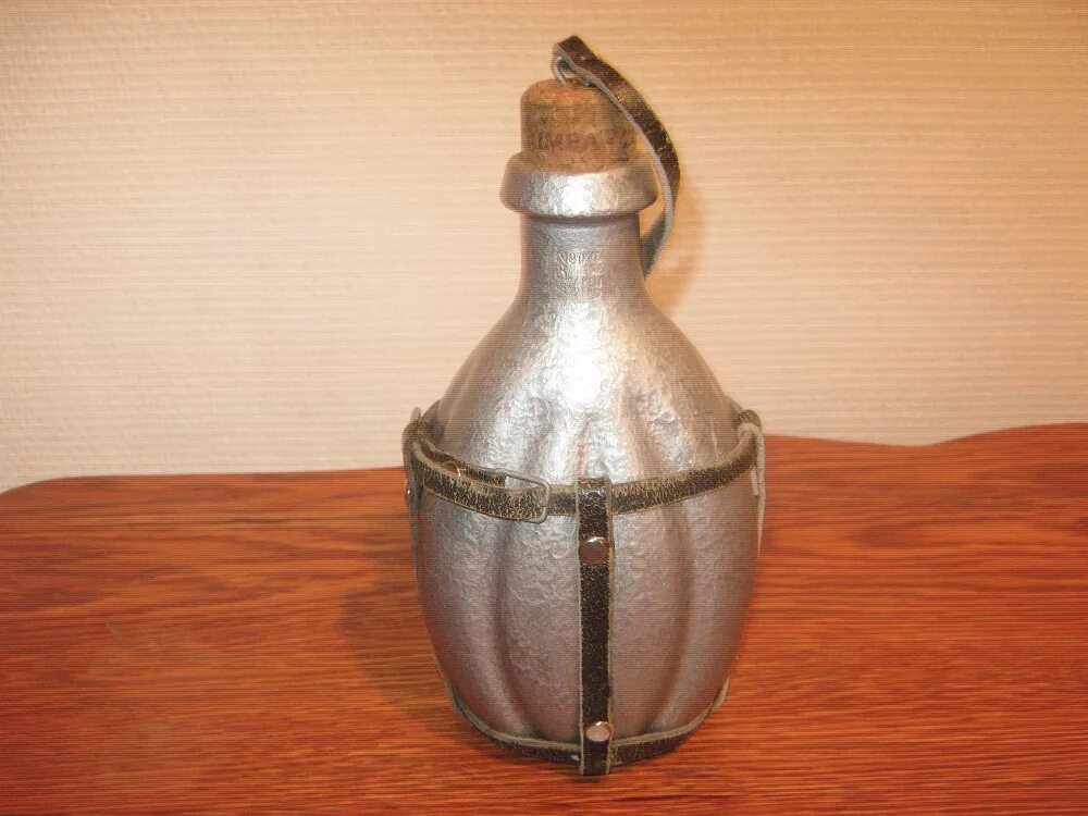 Алюминиевые фляжки туристические. Венгерская фляга м35. М 107 фляга. Фляжка странника геншин. Эрзац фляга вермахт м42.
