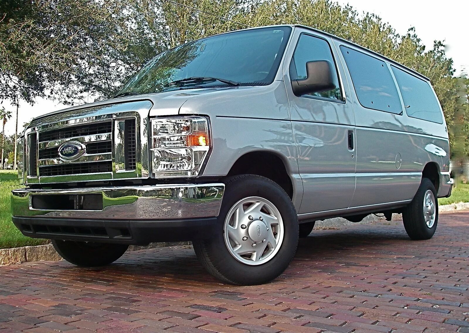 Куплю форд фургон бу. Ford e350 van. Ford e350 2005. Ford e350 2020. Van Ford e 350 12.