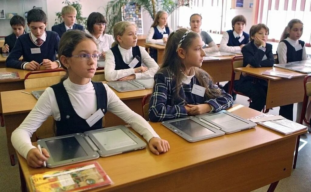 Идеи для фотосессии на выпускной 4 класс. Учитель года уроки начальной школы. 5 классе была видео. Ученица средней школы. Школа видео.