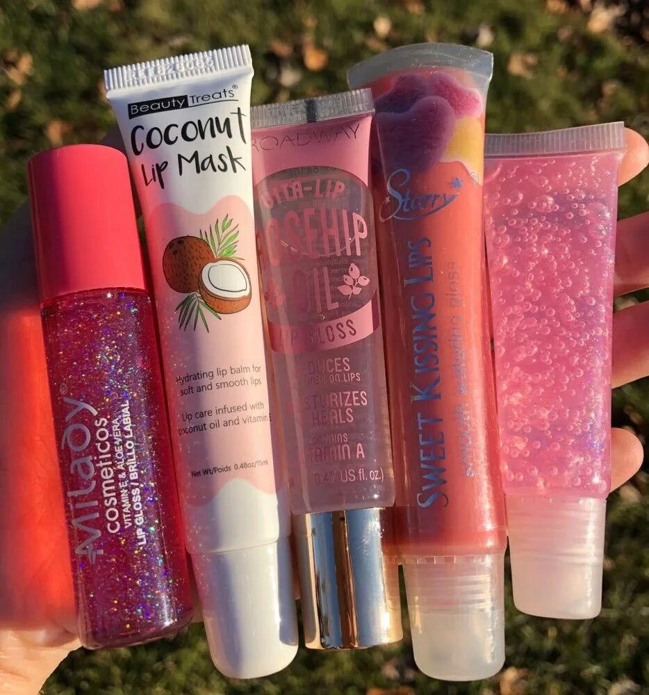 Блеск для губ где. Бальзам для губ Lip Gloss. Lipgloss Balm блеск бальзам для губ. Бальзамы для губ Эстетика. Бальщамы для ГУ.