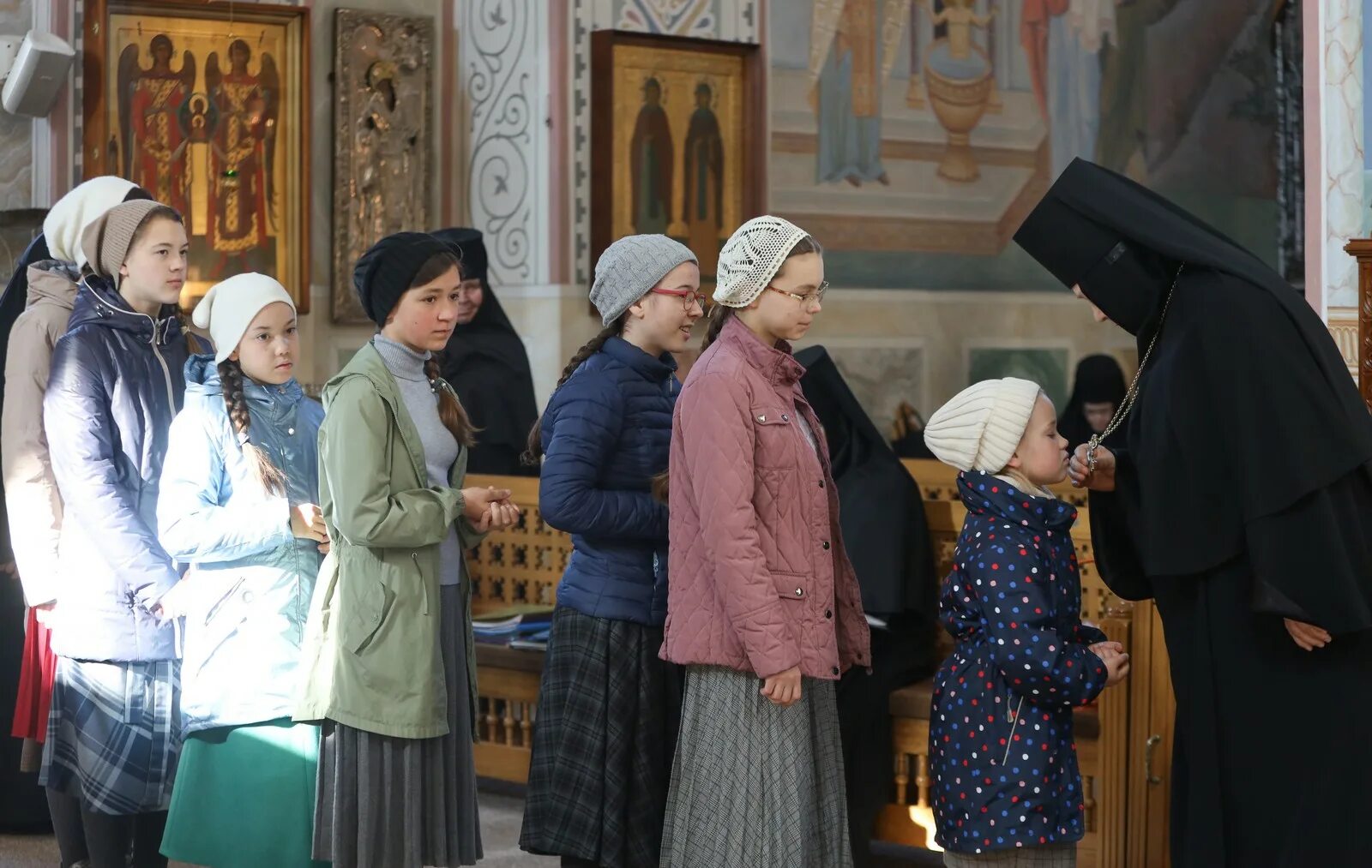 Хотьковский женский монастырь расписание. Покровский монастырь Хотьково. Монахиня Иннокентия Мноян Хотьковского монастыря. Чудо в Хотьковском Покровском монастыре.