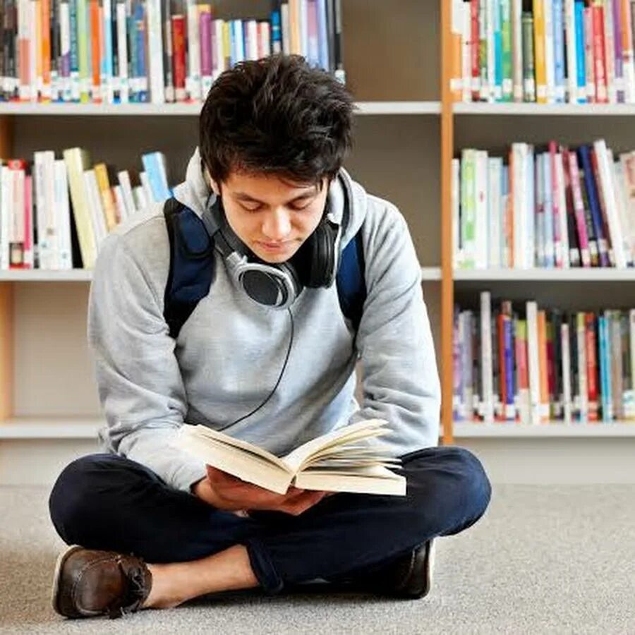 Books in my life. Чтение книг. Подросток с книгой. Подросток с книжкой. Чтение подростки.