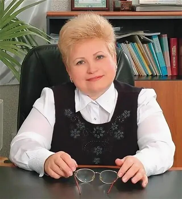 Гимназия 24 томск учителя. Школа 1 гимназия астрахань. Гимназия квантор коломна. Гимназия номер телефона секретаря. Гимназия номер телефона секретаря.