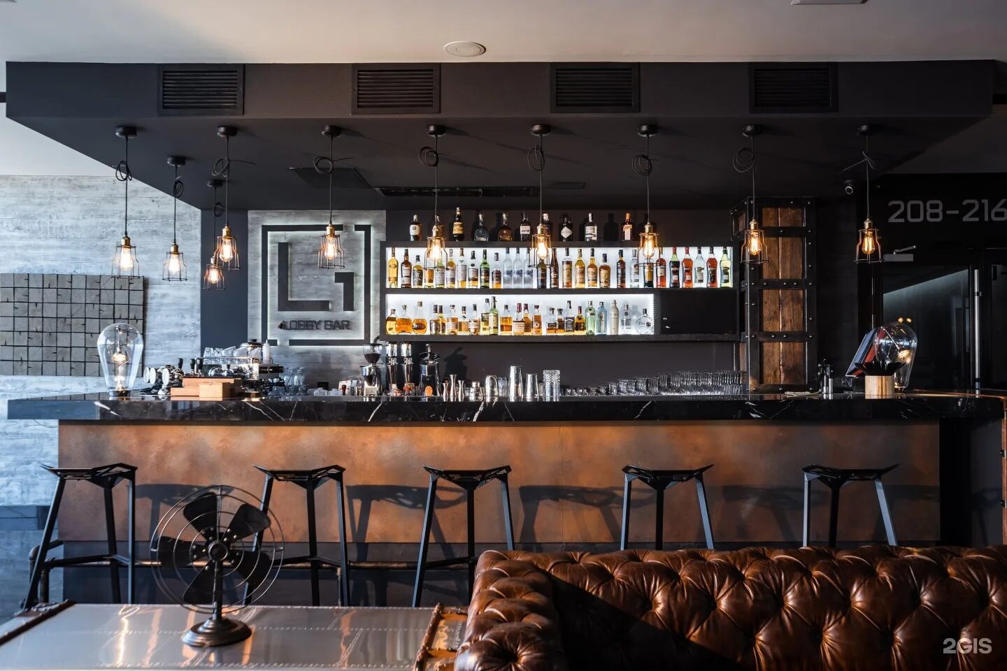 Ресторан стрелка в москве на набережной. Игровой бар. Martinez ресторан. 36. Бар для геймеров.