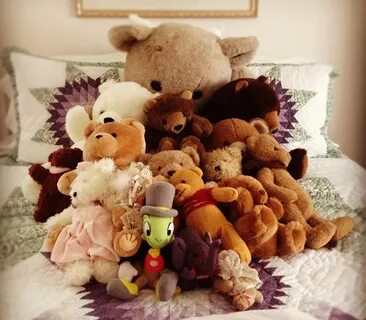 These teddy bears