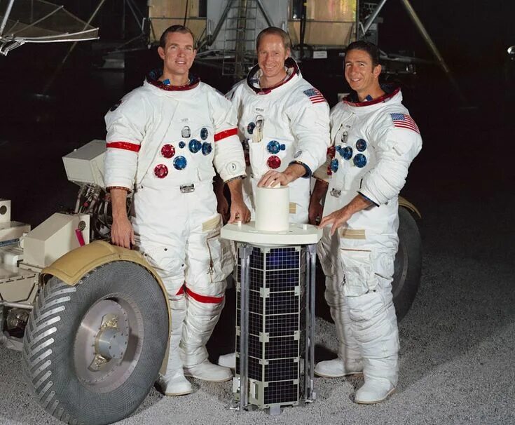 Apollo thunder. Аполлон-1 (apollo-1). экипаж корабля аполлон 1. аполлон 15 на луне. наса аполлон 15.