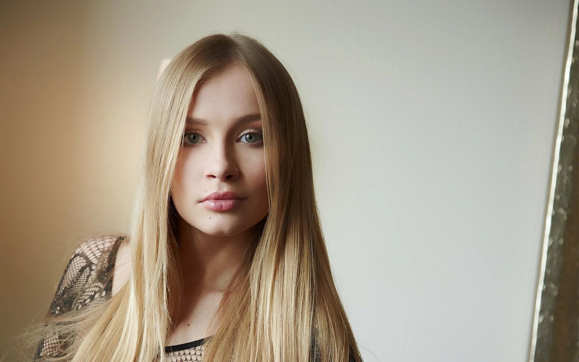 Вероника писарева. Красивые блондинки. Мария попова блондинка. Красивые блондинки. Аида ридич в платье.