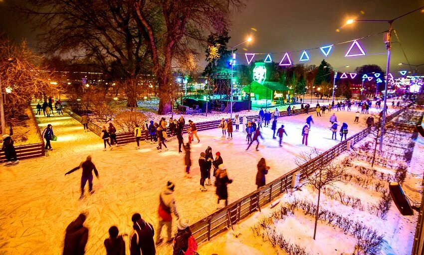 Remembering history and winter traditions: skating rink opens in Gorky Park / Ne