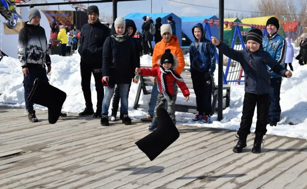 Мохсоголлох посёлки городского типа якутии. Мохсоголлох якутск. Мохсоголлох парк. П. Учителя посёлок мохсоголлох.