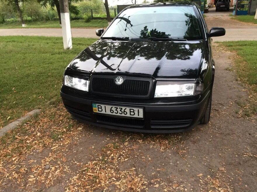 Шкода 98 года. Skoda Octavia Tour черная. Skoda Octavia Tour тонировка.