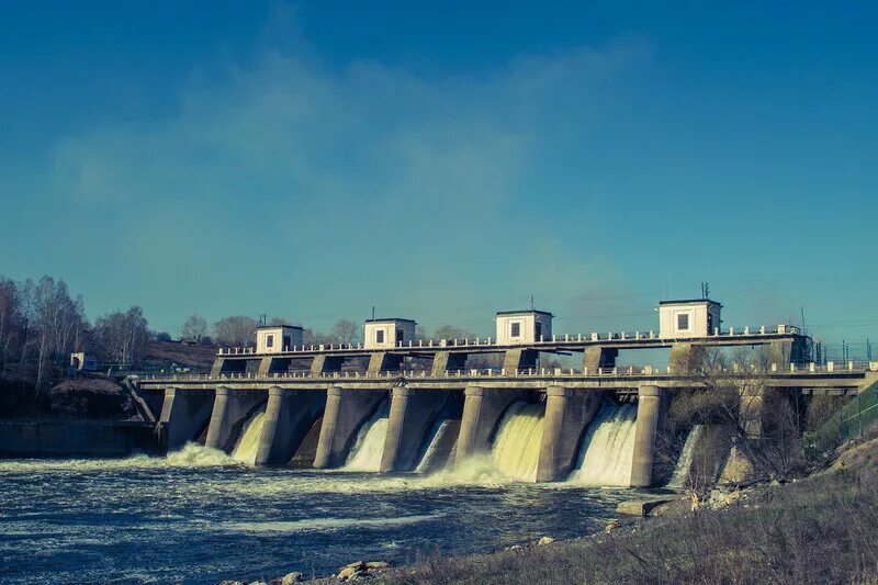 Река исеть плотина. Волковская плотина. плотина каменск-уральский. волховское водохранилище плотина каменск уральский. плотина на исети.