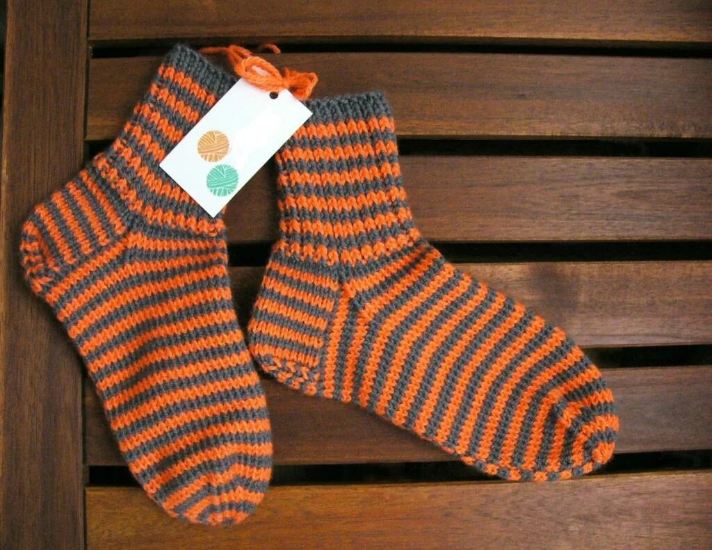 Носки мужские yameina knitting. Носки с аранами. Носки мужские 4 спицами. Носки мужские yameina knitting. Вязаные мужские носки.