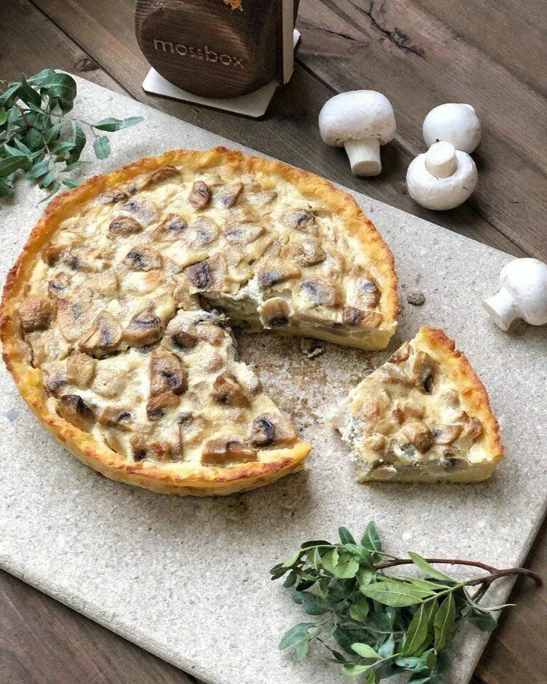 Картофельный тарт с грибами и курицей