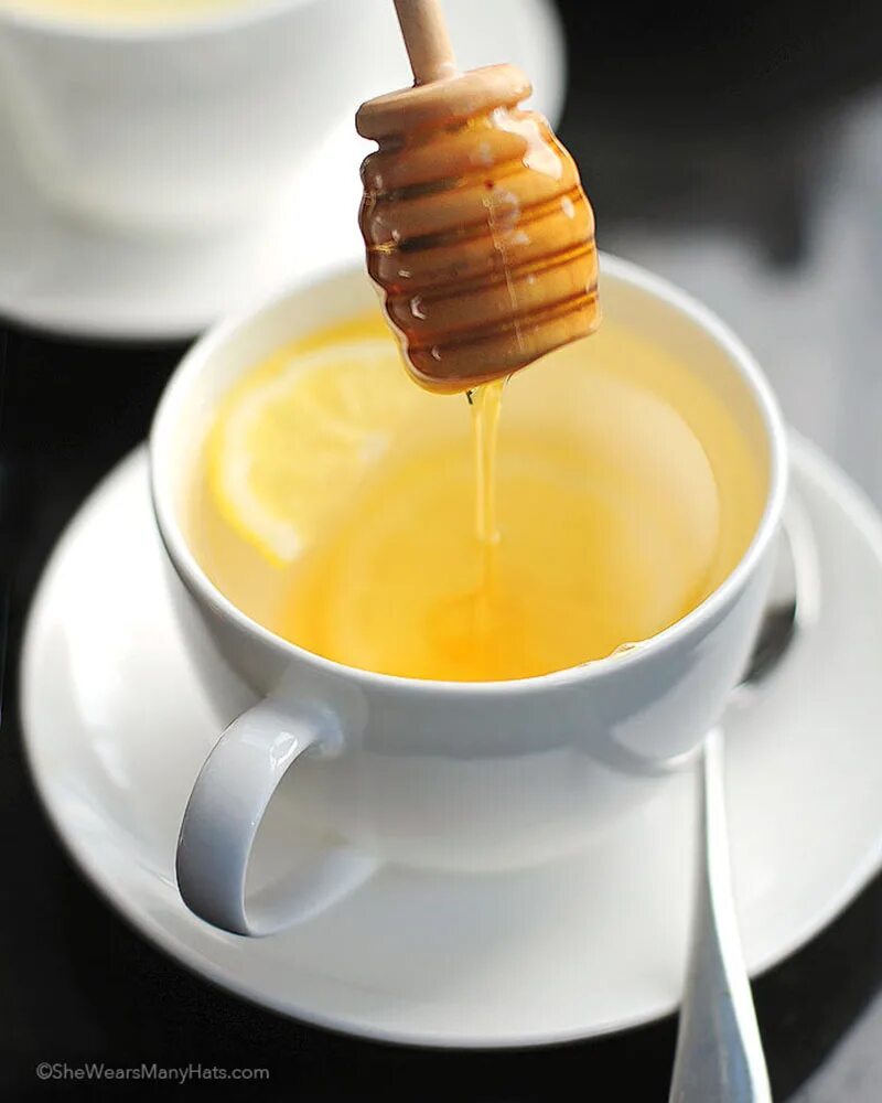 Чай с медом. Мед с чаем. Чаепитие с медом. Чашечка чая с медом. Черный чай с медом
