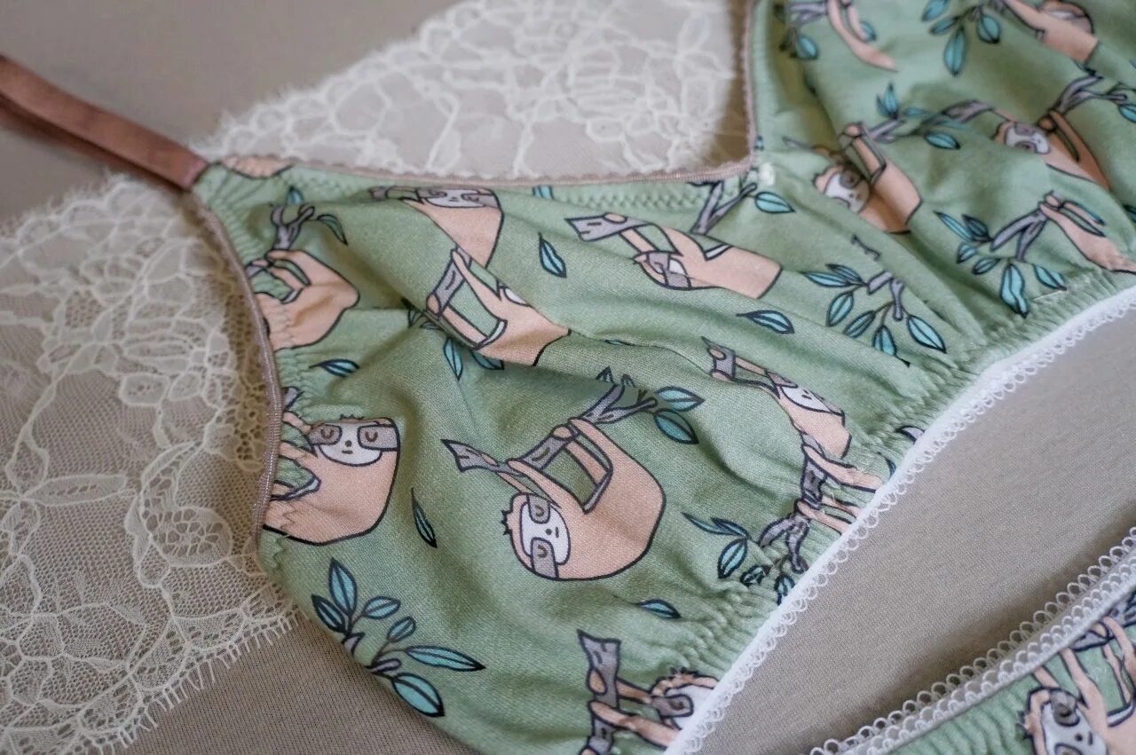 Комплект нижнего белья из сетки. Трикотажное нижнее белье женское. Трусы мужские трикотажные. Трикотаж для нижнего белья. Трикотаж для нижнего белья.