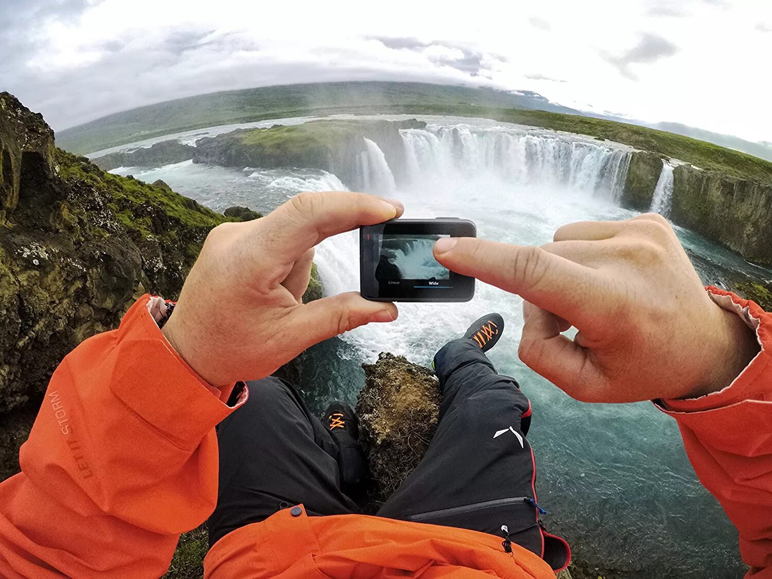 Можно ли экшн камеру использовать. Экшн-камера gopro hero6. gopro hero 4 в 2025. экшн камера hero 6. экшен камера на природе.