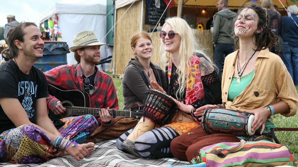 New age camp. Нью-эйдж субкультура. нью-эйдж (new age). хиппи и нью эйдж. молодежная субкультура хиппи.