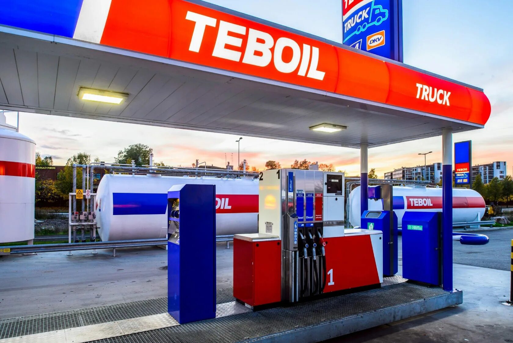 Масло т бойл. Тебойл АЗС Финляндия. Shell Teboil АЗС. АЗС Teboil в Финляндии. Тебойл Шелл Лукойл.