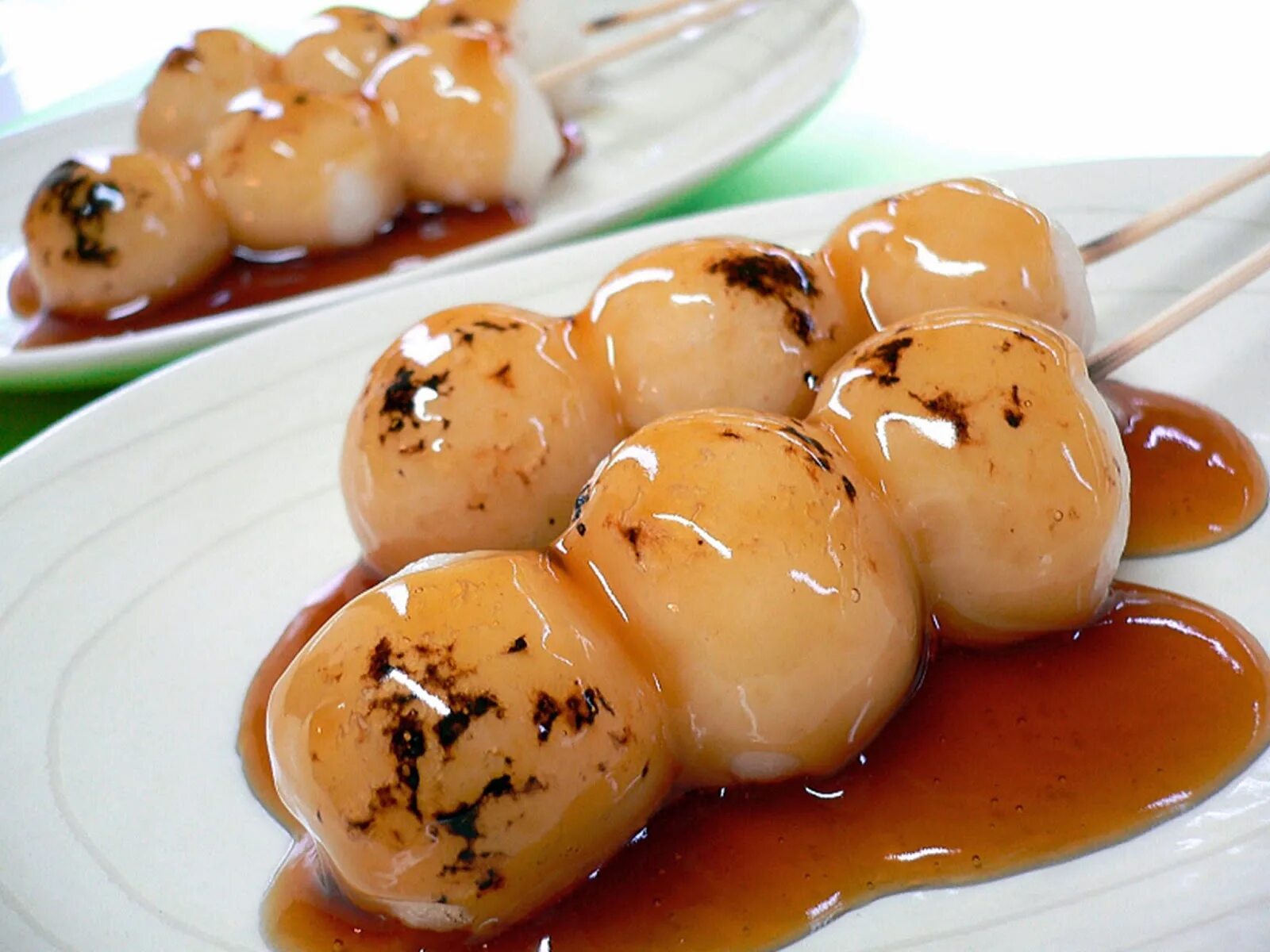 Дунганский данго. Митараши данго. Японские шарики данго. Соус митараши. Данго с соусом митараши.